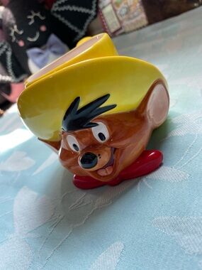 Vintage 1994 Looney Tunes Warner bros Speedy Gonzales yellow mug
